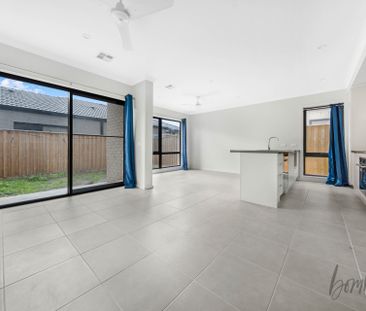 Spacious 4-Bedroom Family Home in Prime Location - Photo 2