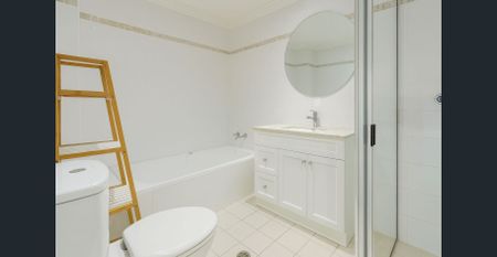 House-Like 2-Bedroom Courtyard Apartment in the Heart of Erskineville - Photo 3