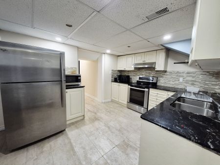 For Lease - 239 Elmwood Avenue, Richmond Hill, Ontario - Photo 5