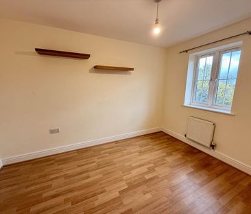 4 bedroom terraced house to rent - Photo 3