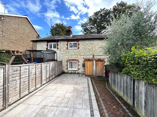 2 bedroom terraced house to rent - Photo 1