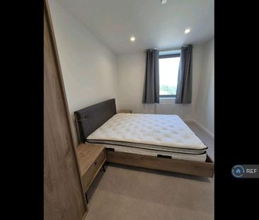 1 bedroom in a flat share to rent - Photo 3