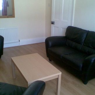 4 Bed Student House - Stockton - Photo 1