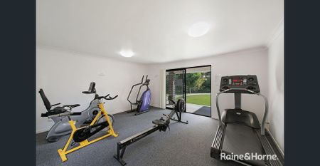 IMMACULATE AIR-CONDITIONED 3 BEDROOM TOWNHOUSE IN POPULAR, CENTRALLY LOCATED COMPLEX - Photo 4