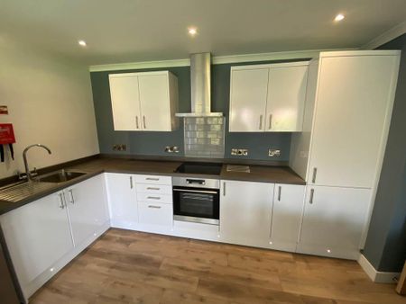 3 bedroom flat to rent - Photo 5