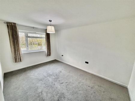 2 bedroom maisonette to rent - Photo 2