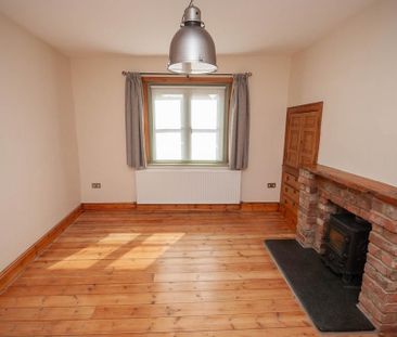 3 bedroom character property to rent - Photo 3