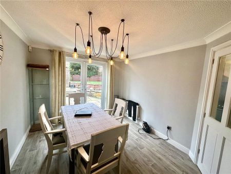 4 bedroom detached house to rent - Photo 2