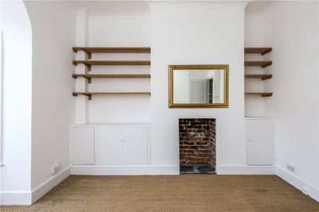 Not suitable for sharers. A well presented one bedroom flat with a study and a private garden in this ideal location only moments from all of the amenities of Shepherd`s Bush. - Photo 4