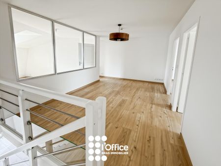 Location Appartement 4 pièces 125m² LES SABLES D OLONNE 85100 - Photo 3