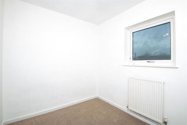 3 bedroom end of terrace house to rent - Photo 1