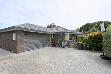Immaculate 2 bedroom unit - Photo 5