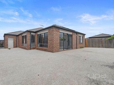 THREE BEDROOM FAMILY HOME - Photo 3