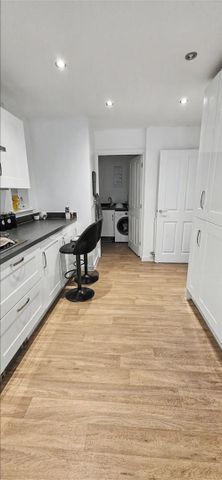 4 Bedroom House to let - Photo 5