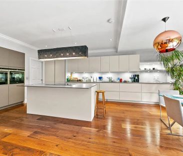 3 bedroom flat in Richmond - Photo 4