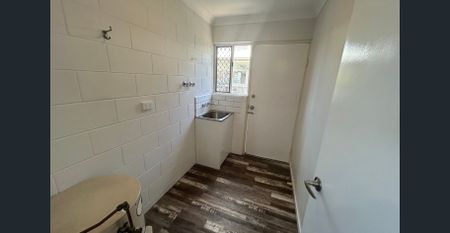 Freshly Renovated, Move-In-Ready Unit in Central Location - Photo 4