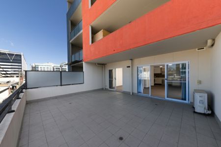 Stylish Urban Living in Braddon - Photo 3