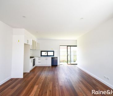 Well Presented Townhouse Near Springvale Central! - Photo 2