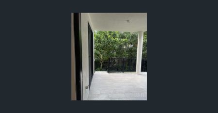 Ground Floor Unit with Private Backyard in Prime Windsor Location - Photo 5