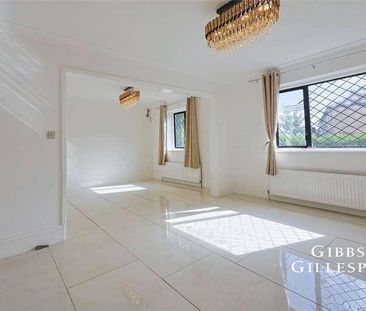 Clayton Crescent, Brentford, TW8 - Photo 2