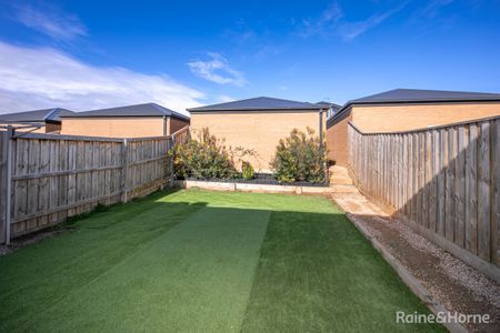 20 Short Walk, Sunbury, VIC 3429 - Photo 2