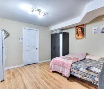692 Rue Rabis, H7X 4H7, Laval - Photo 2