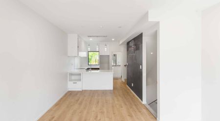 Spacious three bedroom home! - Photo 4