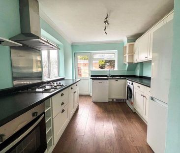 3 bedroom semi-detached house to rent - Photo 5