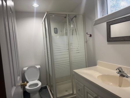 For Lease - 416 Lees Lane, Oakville, Ontario - Photo 3