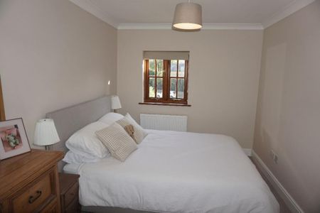 3 bedroom detached house to rent - Photo 3
