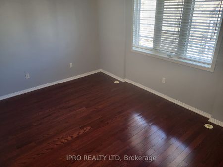 Townhouse For Lease | E8132042 - Photo 4