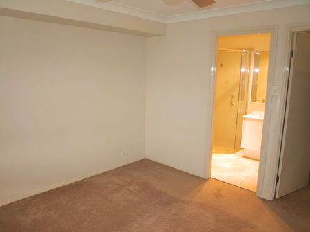 BEAUTIFULLY PRESENTED FAMILY HOME! - Photo 3