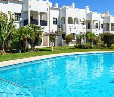 3 bedroom luxury Townhouse for rent in Estepona, Spain - Photo 1