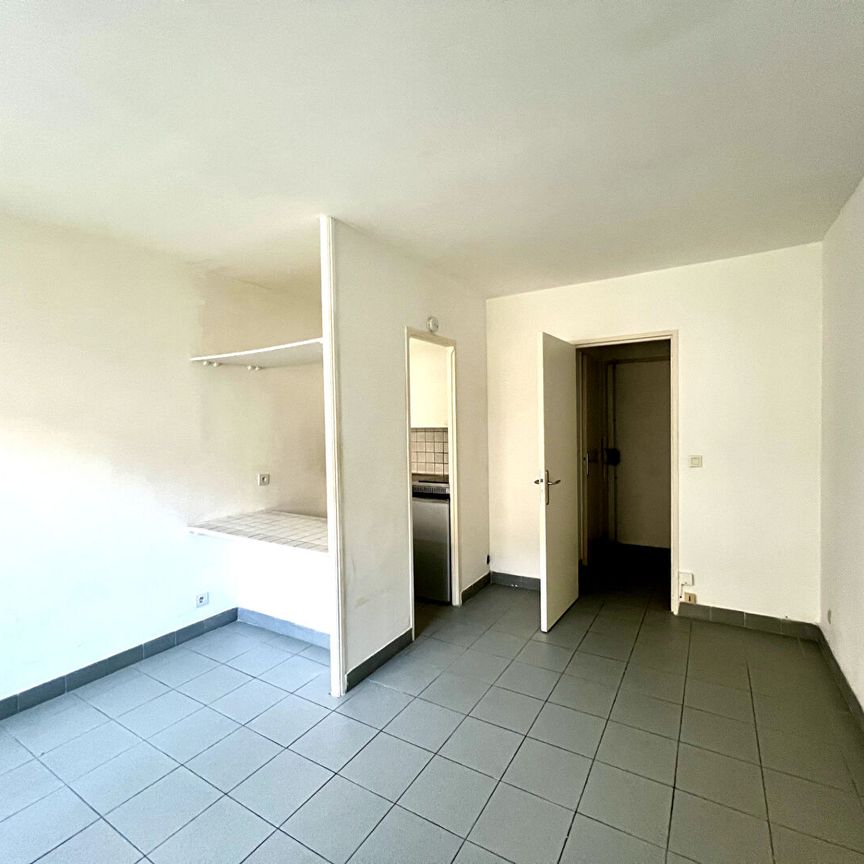 Appartement 1 pièces 22m2 MARSEILLE 6EME 620 euros - Photo 1