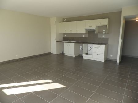 Location Appartement 3 pièces 70m² - Photo 2