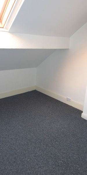 To Let 1 Bed Flat - Photo 1