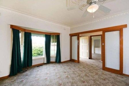 23 Wattle Avenue, Werribee - Charming Family Home in a Convenient Werribee Location - Photo 4