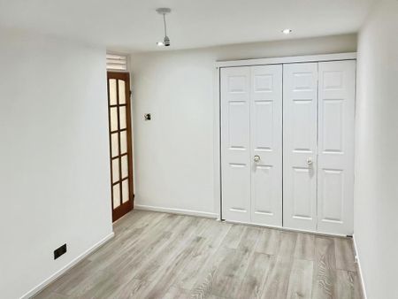 3 bedroom end of terrace house to rent - Photo 2