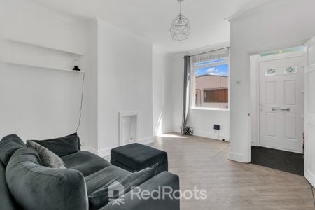 2 bed terraced house to rent in Manor Road, Wakefield, WF2 - Photo 4