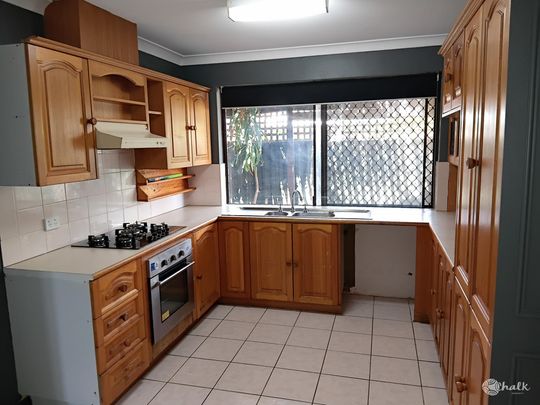 FAMILY HOME IN GREAT LOCATION !! - Photo 1