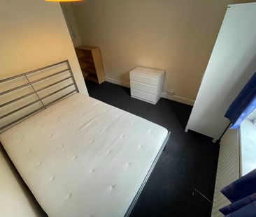 3 Bed Semi-Detached House, Broadlands Road, SO17 - Photo 4