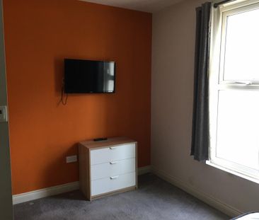 1 bedroom in a house share to rent - Photo 6