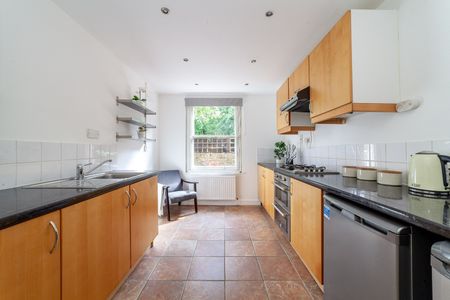 2 Bed Flat, Northbourne Road, SW4 - Photo 3