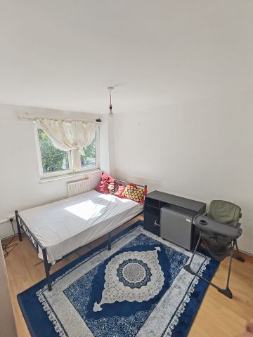 Room in a Shared Flat, Hookham Court, SW8 - Photo 5