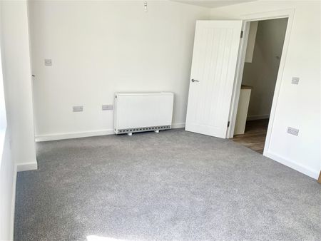 Avon Square, Upavon, Pewsey, SN9 - Photo 5