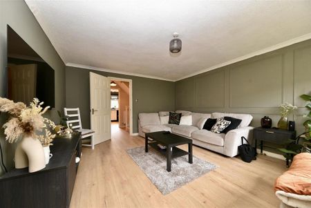 2 bedroom end of terrace house to rent - Photo 2