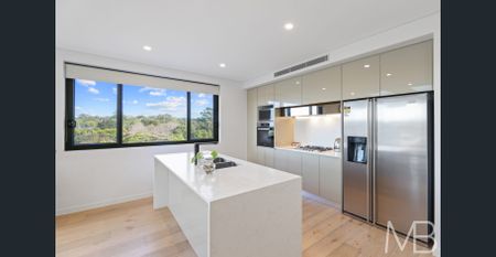 LEAFY NORTH-FACING RETREAT IN A BOUTIQUE BUILDING - Photo 4