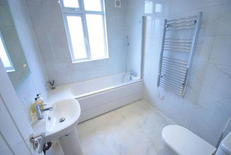 1 bedroom in a house share to rent - Photo 4