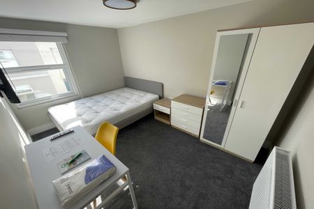 Room 2 - Photo 4