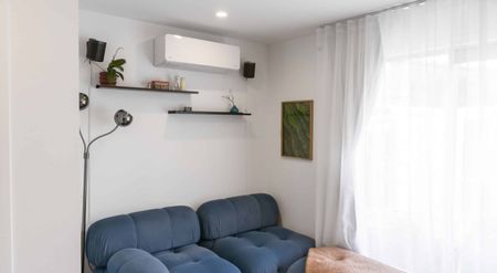 Modern two storey townhouse! - Photo 3